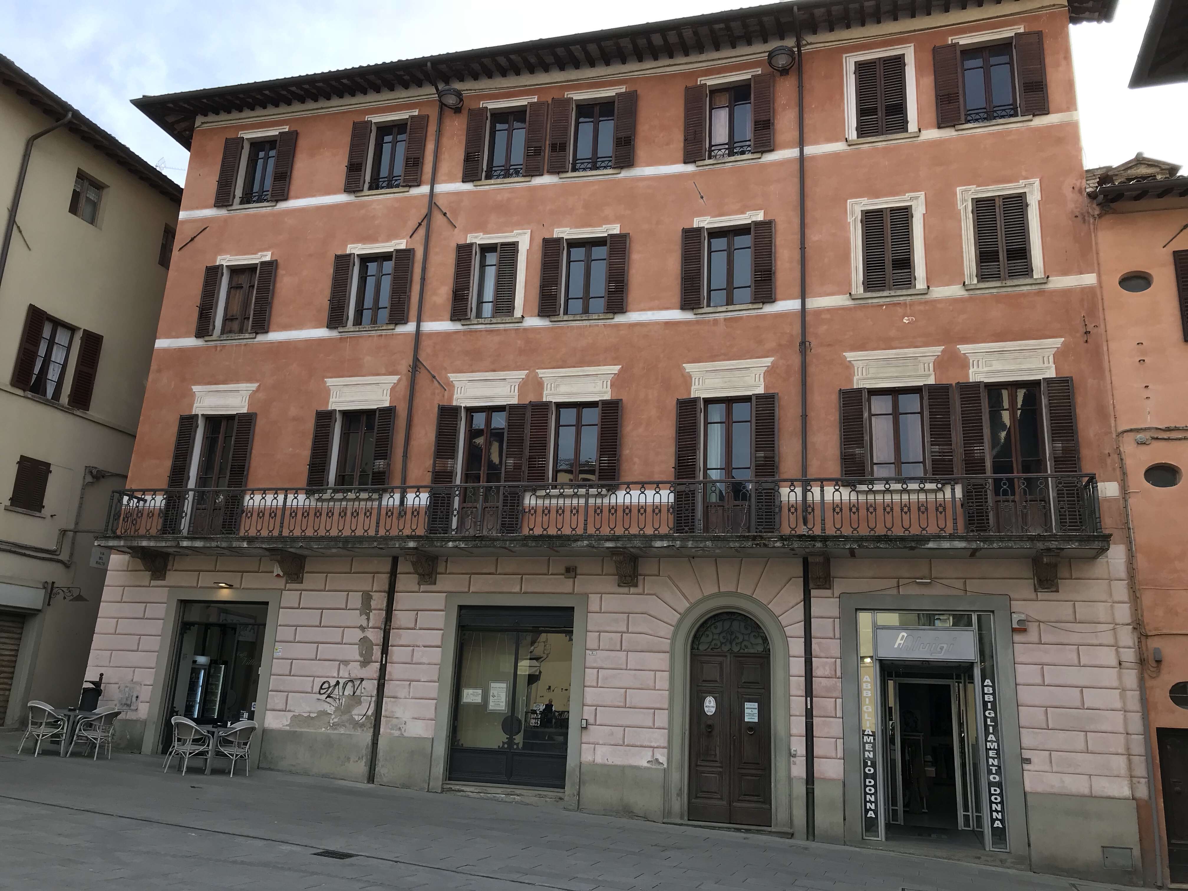 Effet trompe-l’œil autour des fenêtres 