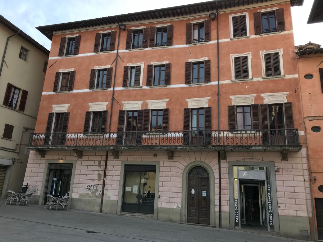 Effet trompe-l’œil autour des fenêtres 